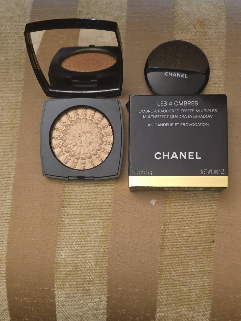 CHANEL Gold ShimmerEyeshadow/highlighter